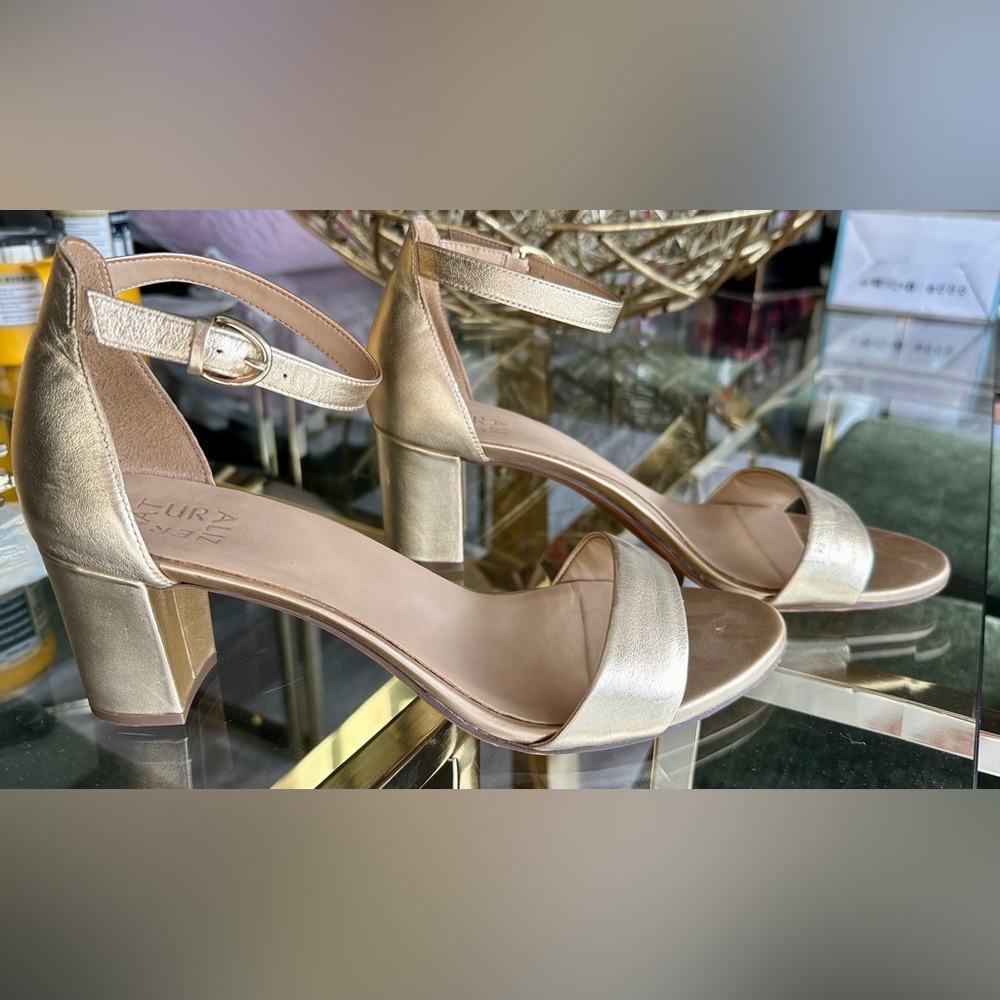 Naturalizer Vera Gold sandal Women’s size 12M